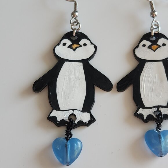 Cute penguin earrings with blue hearts beads ✦ handmade & unique, silver color ✦ - Picture 4 of 9
